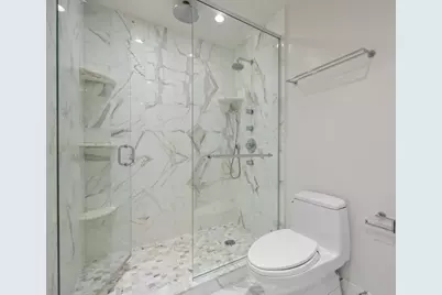 100 United Nations Plaza #20E, New York, NY 10017 - Photo 11