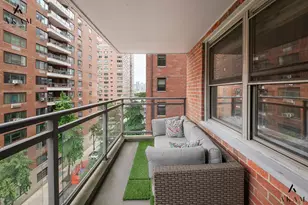 420 E 55th St, New York City, NY 10022 - Photo 9