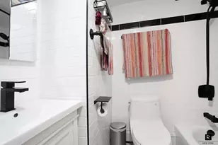 586 Pacific St, New York City, NY 11217 - Photo 7