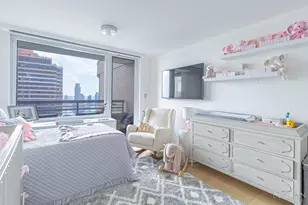 330 E 38th St, New York City, NY 10016 - Photo 13