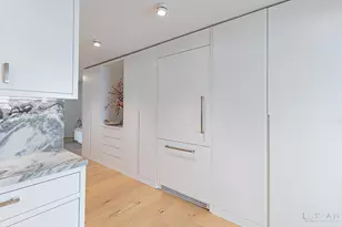 330 E 38th St, New York City, NY 10016 - Photo 9