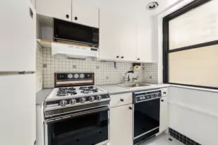 161 W 16th St, New York City, NY 10011 - Photo 3