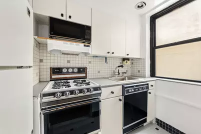 161 W 16th Street #6I, New York City, NY 10011 - Photo 3