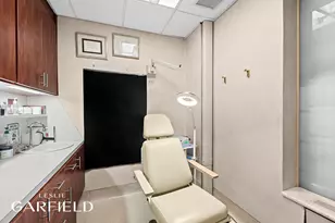 850 Park Ave, New York City, NY 10075 - Photo 7