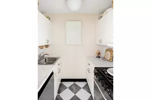 101 W 12th St, New York City, NY 10011 - Photo 5