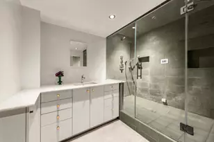 377 W 11th St, New York City, NY 10014 - Photo 9