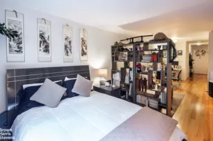 305 E 40th St, New York City, NY 10017 - Photo 3