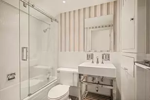 190 E 72nd St, New York City, NY 10021 - Photo 9