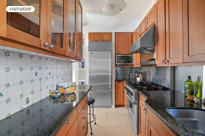 18 W 70th Street #8C, New York City, NY 10023 - Photo 9