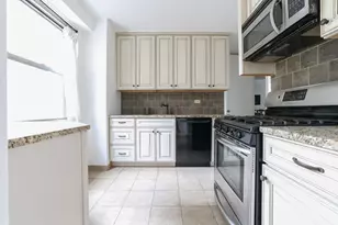 300 E 40th St, New York City, NY 10016 - Photo 5