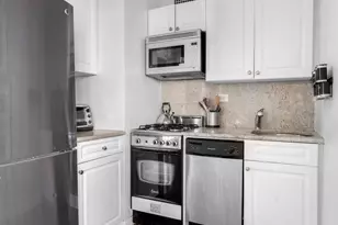 305 E 72nd St, New York City, NY 10021 - Photo 7