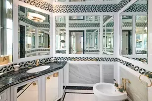 160 Central Park S, New York City, NY 10019 - Photo 15