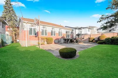 333 Mayfair Drive N, New York City, NY 11234 - Photo 5