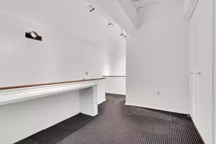 135 W 70th St, New York City, NY 10023 - Photo 9