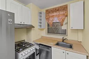 135 W 58th St, New York City, NY 10019 - Photo 7