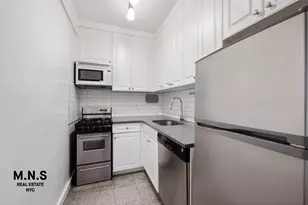 210 E 58th St, New York City, NY 10022 - Photo 9