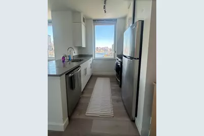 5241 Center Boulevard #1410, New York City, NY 11101 - Photo 1