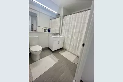 5241 Center Boulevard #1410, New York City, NY 11101 - Photo 3