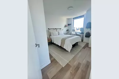 5241 Center Boulevard #1410, New York City, NY 11101 - Photo 9