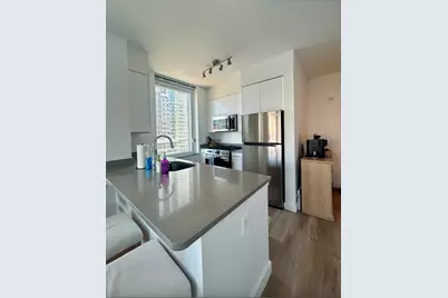 5241 Center Boulevard #1410, New York City, NY 11101 - Photo 7