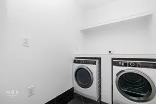 65 W 55th St, New York City, NY 10019 - Photo 9