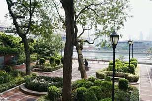 430 E 57th St, New York City, NY 10022 - Photo 13