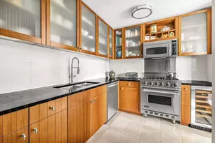 250 E 53rd St, New York City, NY 10022 - Photo 5