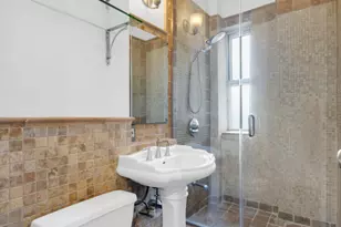 261 W 22nd St, New York City, NY 10011 - Photo 9