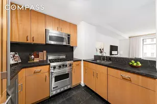 100 W 58th St, New York City, NY 10019 - Photo 3