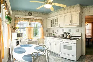 84-25 249th St, New York City, NY 11426 - Photo 7