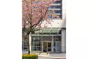 225 W 60th St, New York City, NY 10023 - Photo 9