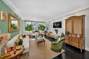 207 E 74th St, New York City, NY 10021 - Photo 1