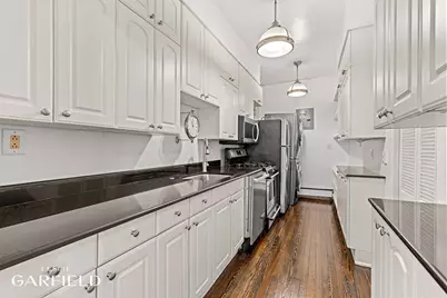 121 E 61st Street, New York City, NY 10065 - Photo 11