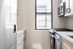 303 E 37th St, New York City, NY 10016 - Photo 7