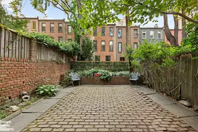 169 E 94th Street, New York City, NY 10128 - Photo 27