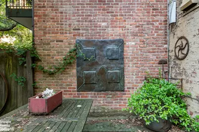 169 E 94th Street, New York City, NY 10128 - Photo 25