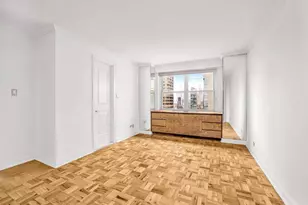 300 E 40th St, New York City, NY 10016 - Photo 13