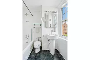 302 W 12th St, New York City, NY 10014 - Photo 9