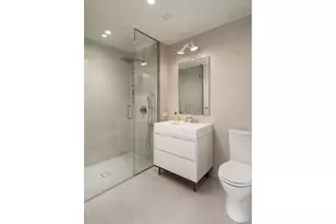 200 E 20th St, New York City, NY 10003 - Photo 5