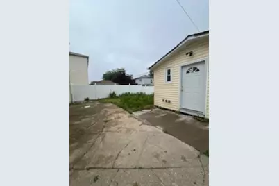 10561 Flatlands 7th Street, New York City, NY 11236 - Photo 19