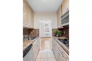 400 E 17th St, New York City, NY 11226 - Photo 7