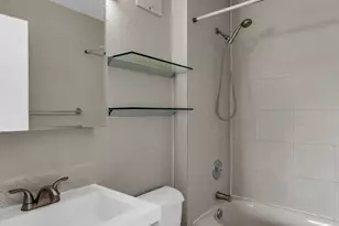 25-40 Shore Blvd, New York City, NY 11102 - Photo 15