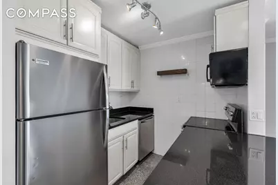 25-40 Shore Boulevard #2F, New York City, NY 11102 - Photo 9
