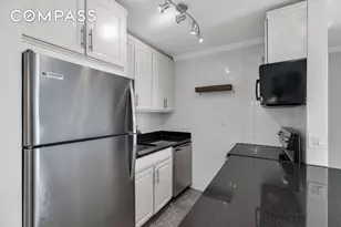 25-40 Shore Blvd, New York City, NY 11102 - Photo 9
