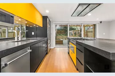 245 W 24th Street #GARDEN, New York, NY 10011 - Photo 5