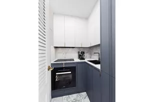 150 E 37th St, New York City, NY 10016 - Photo 3