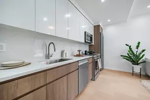 11-52 44th Dr, New York City, NY 11101 - Photo 3