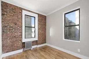 21-48 35th St, New York City, NY 11105 - Photo 3