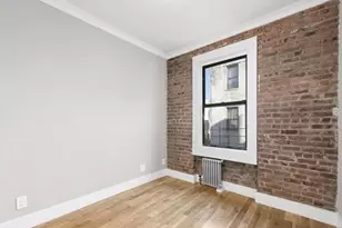 21-48 35th St, New York City, NY 11105 - Photo 5