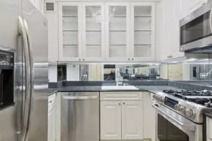 25 Beekman Pl, New York City, NY 10022 - Photo 5